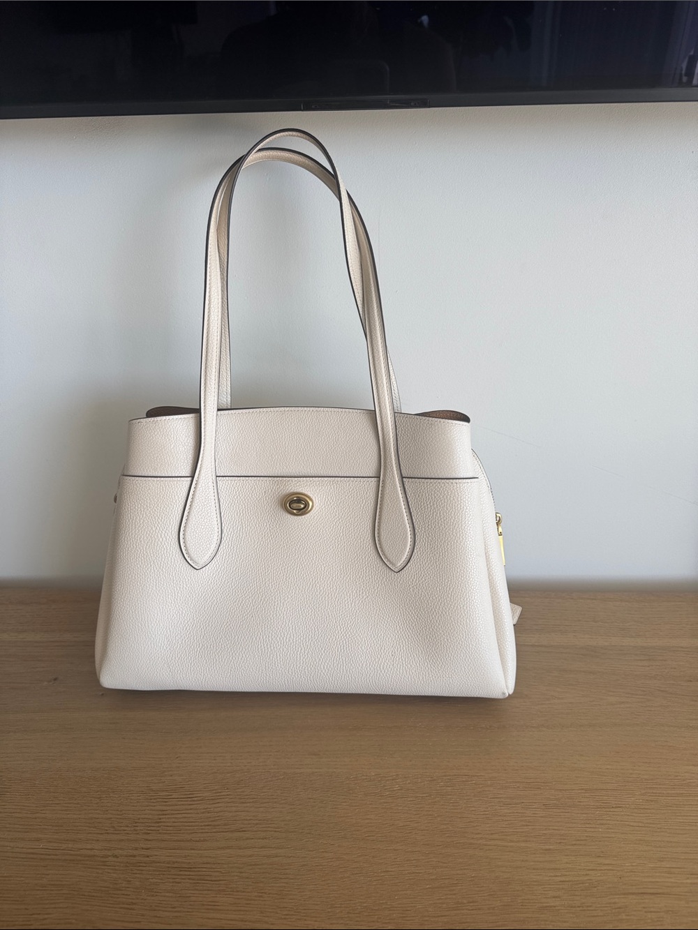 Coach Cream Leather Tote Handbag - Elegant Everyday Carry